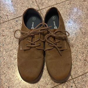 Smart Fit Brown Lace-Up Shoes Boys Size 5.